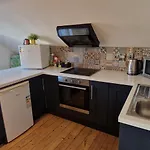 Spacious Riverside 2Bd Mid City - Above Bar&Venue