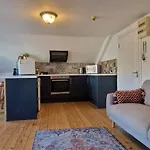 Spacious Riverside 2Bd Mid City - Above Bar&Venue