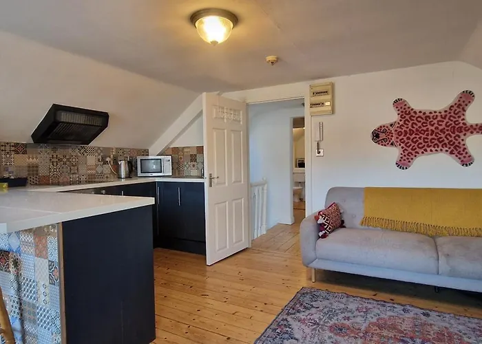 Spacious Riverside 2Bd Mid City - Above Bar&Venue
