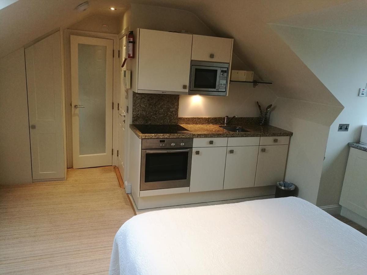 Western Road Guesthouse- *