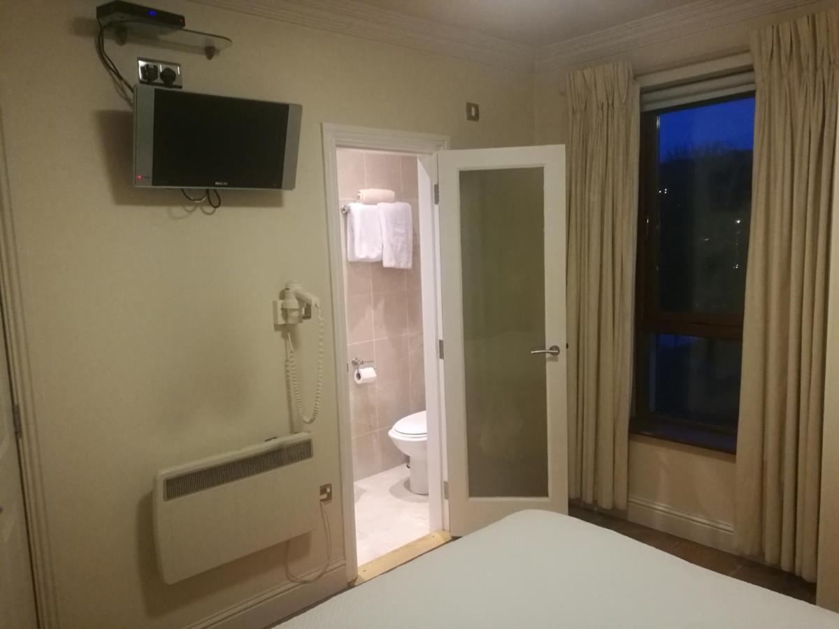 Western Road Guesthouse- *