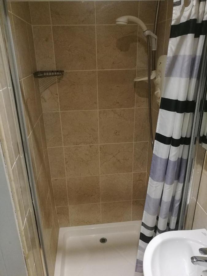 Western Road Guesthouse- Cork
