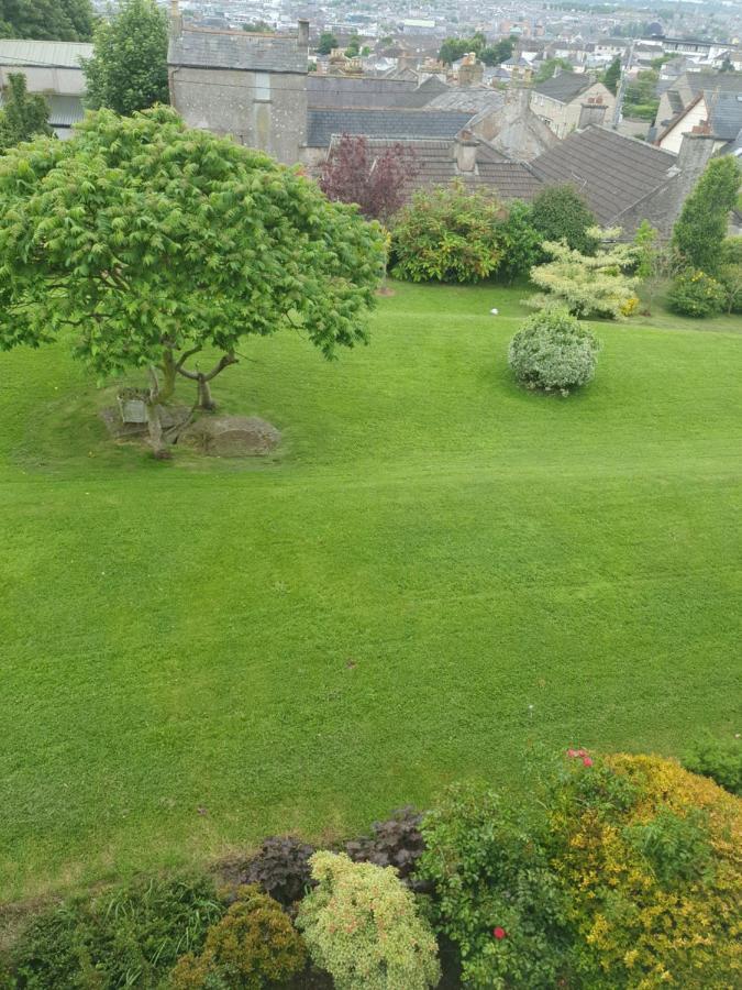 Homestay A Room With A View *