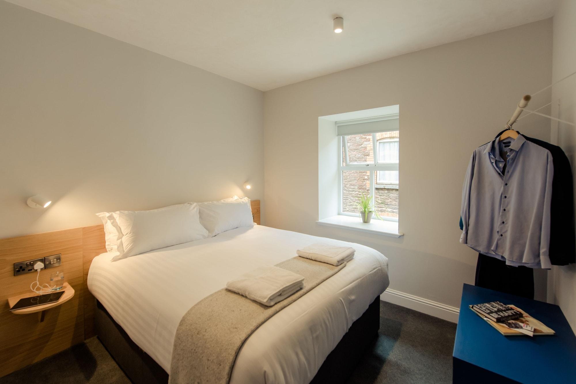 Isaacs Hotel 3*