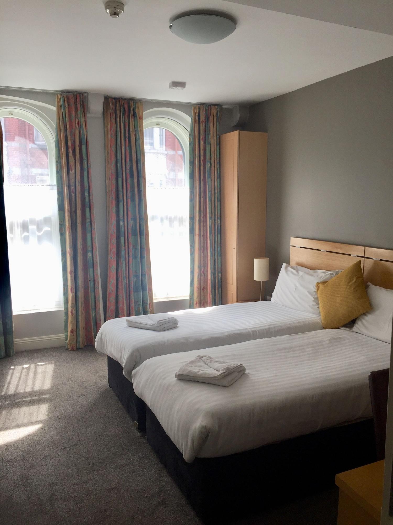 Isaacs Hotel 3*