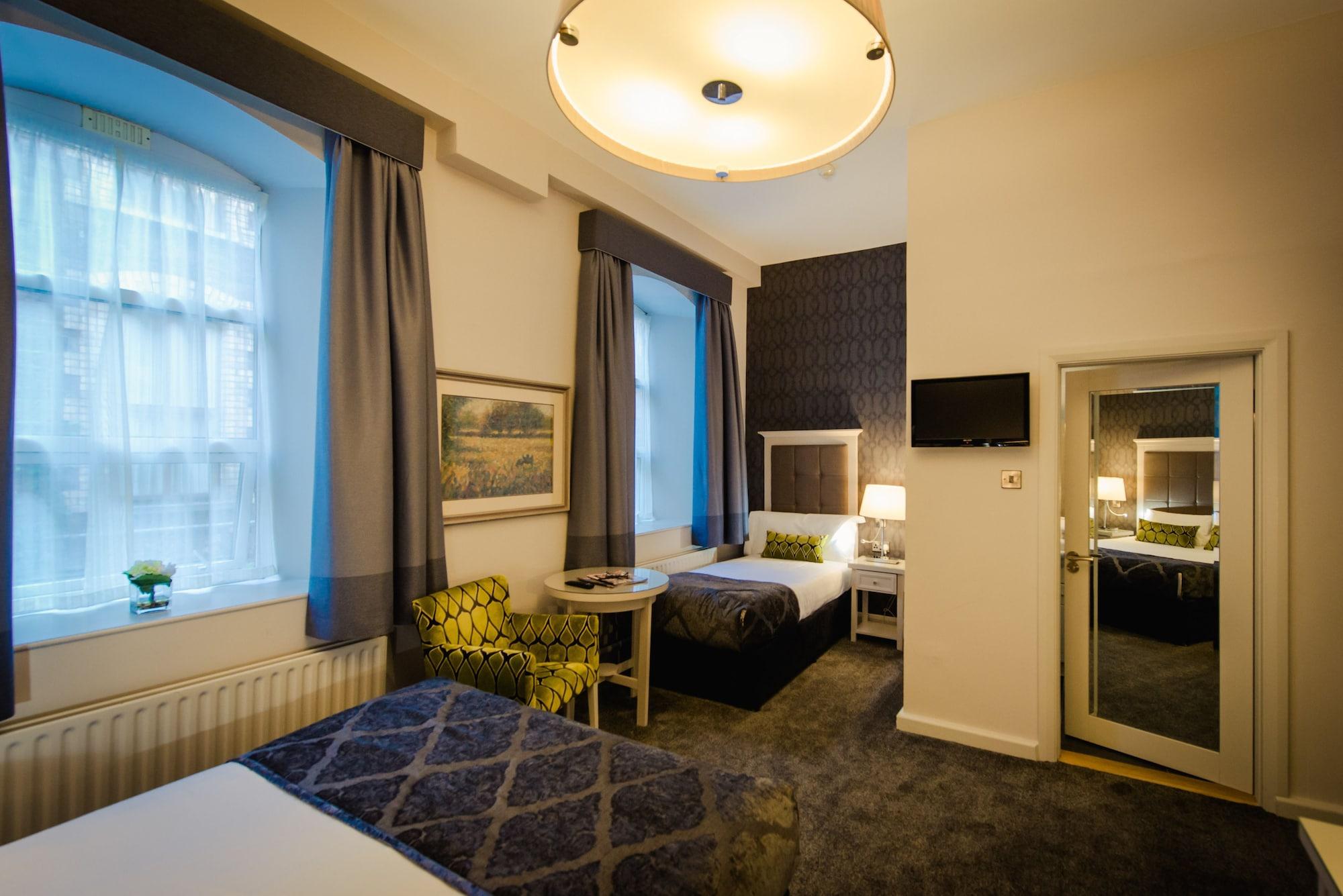 Isaacs Hotel 3*