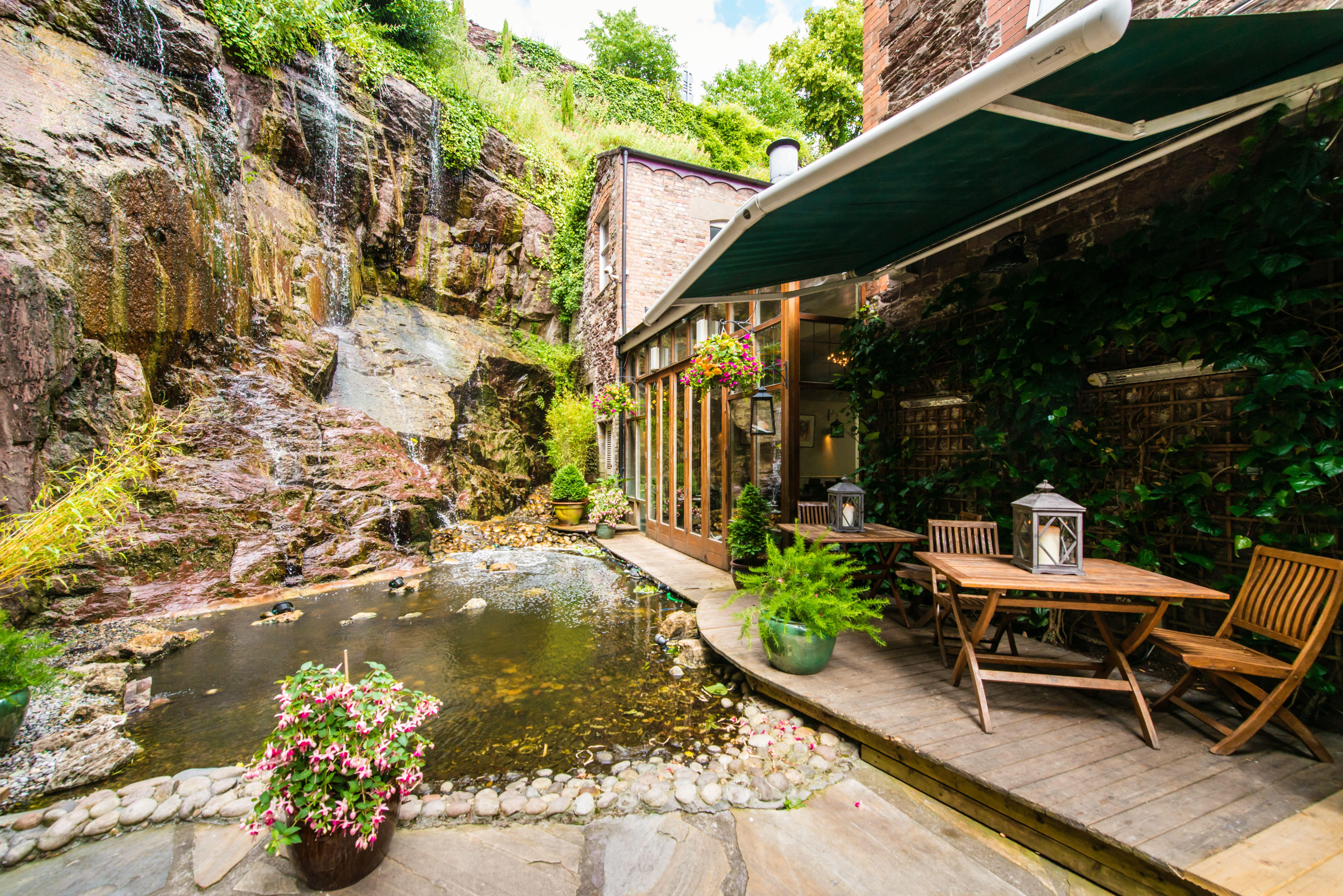 Isaacs Hotel 3*