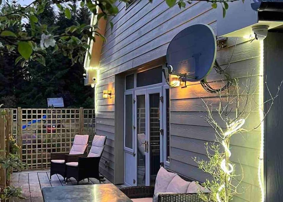 The Bird House - Coastal In Lovely Forest Setting Nr. Kinsale Holiday home *