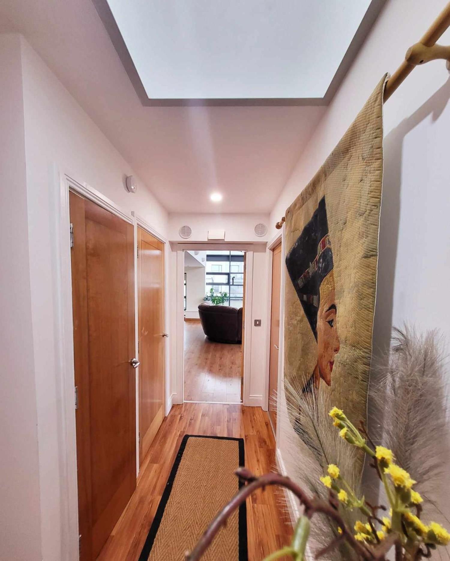 Panoramic Two-bedroom Penthouse Apartment *
