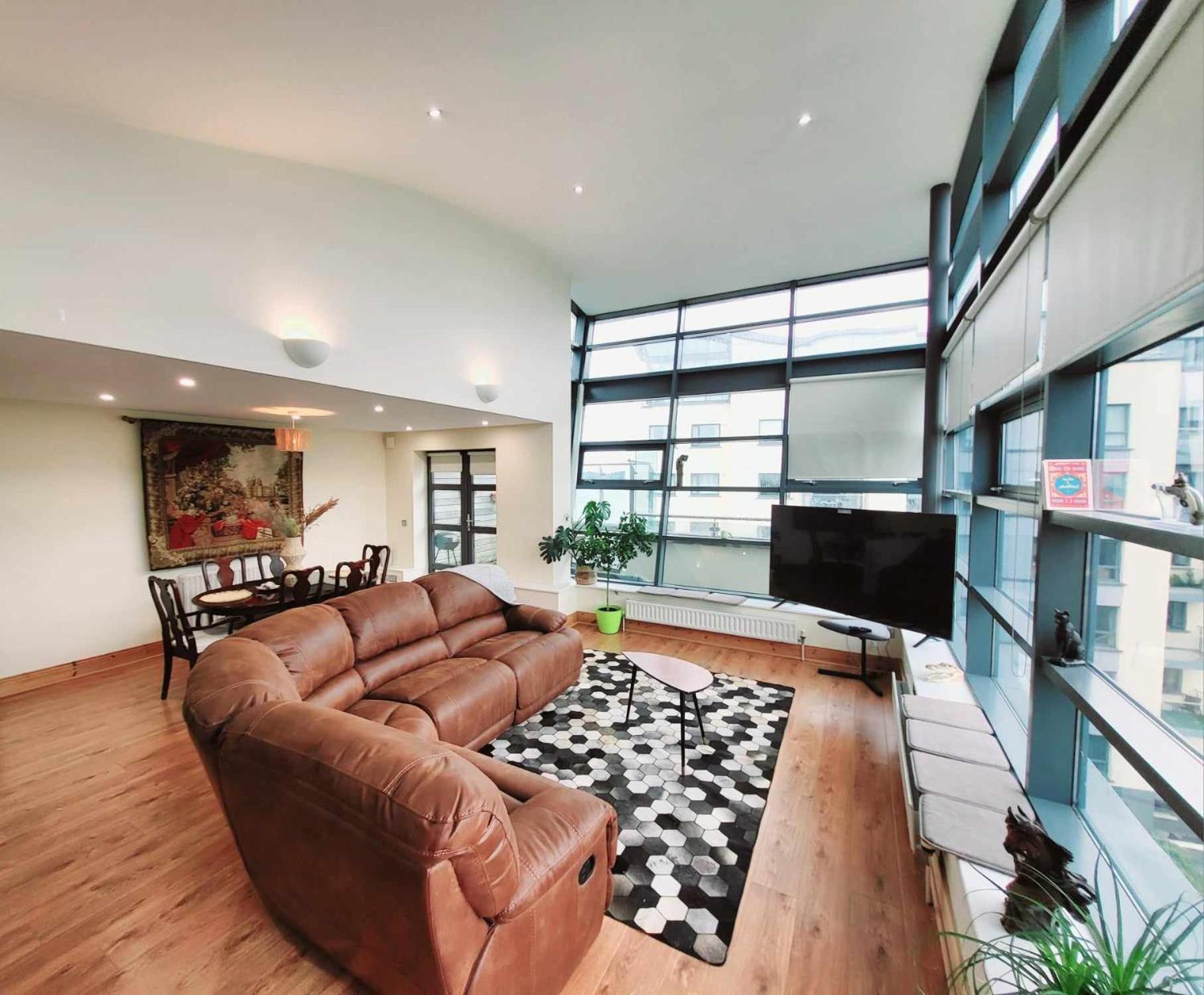 Panoramic Two-bedroom Penthouse *