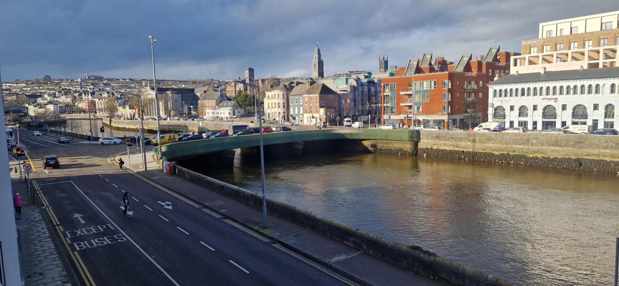 Spacious Riverside 2bd Mid - Above Bar&venue Apartment *