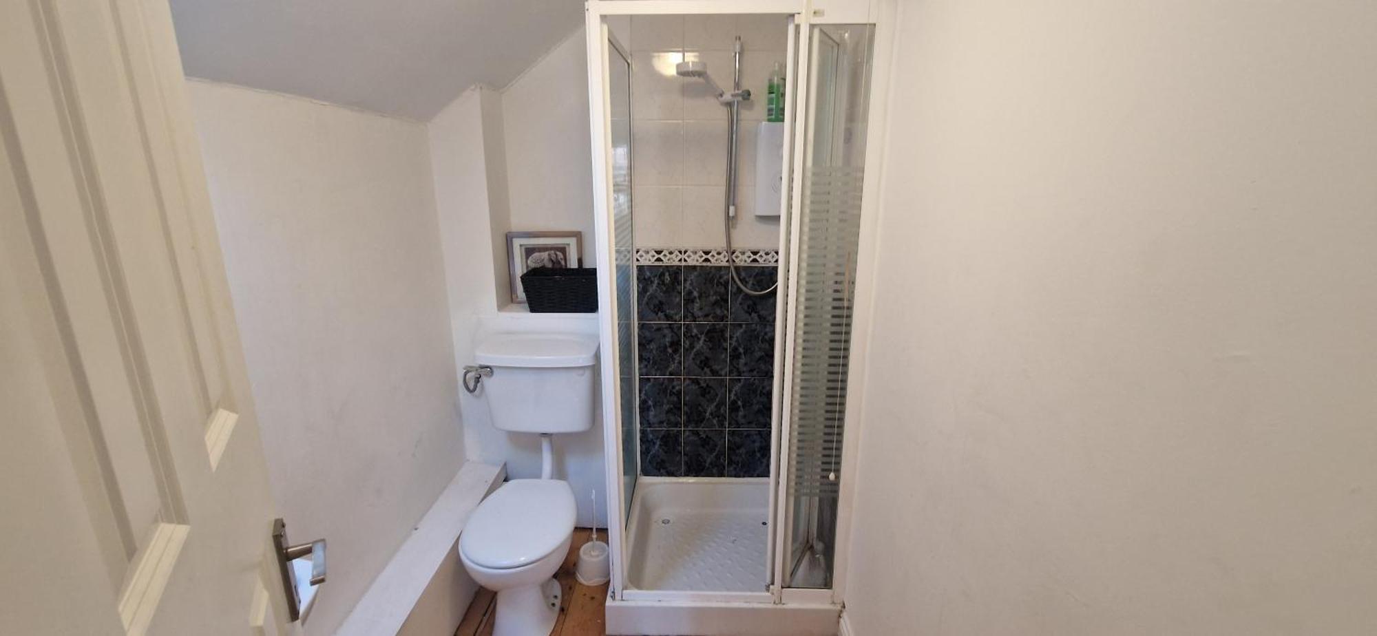 Apartment Spacious Riverside 2bd Mid - Above Bar&venue Cork