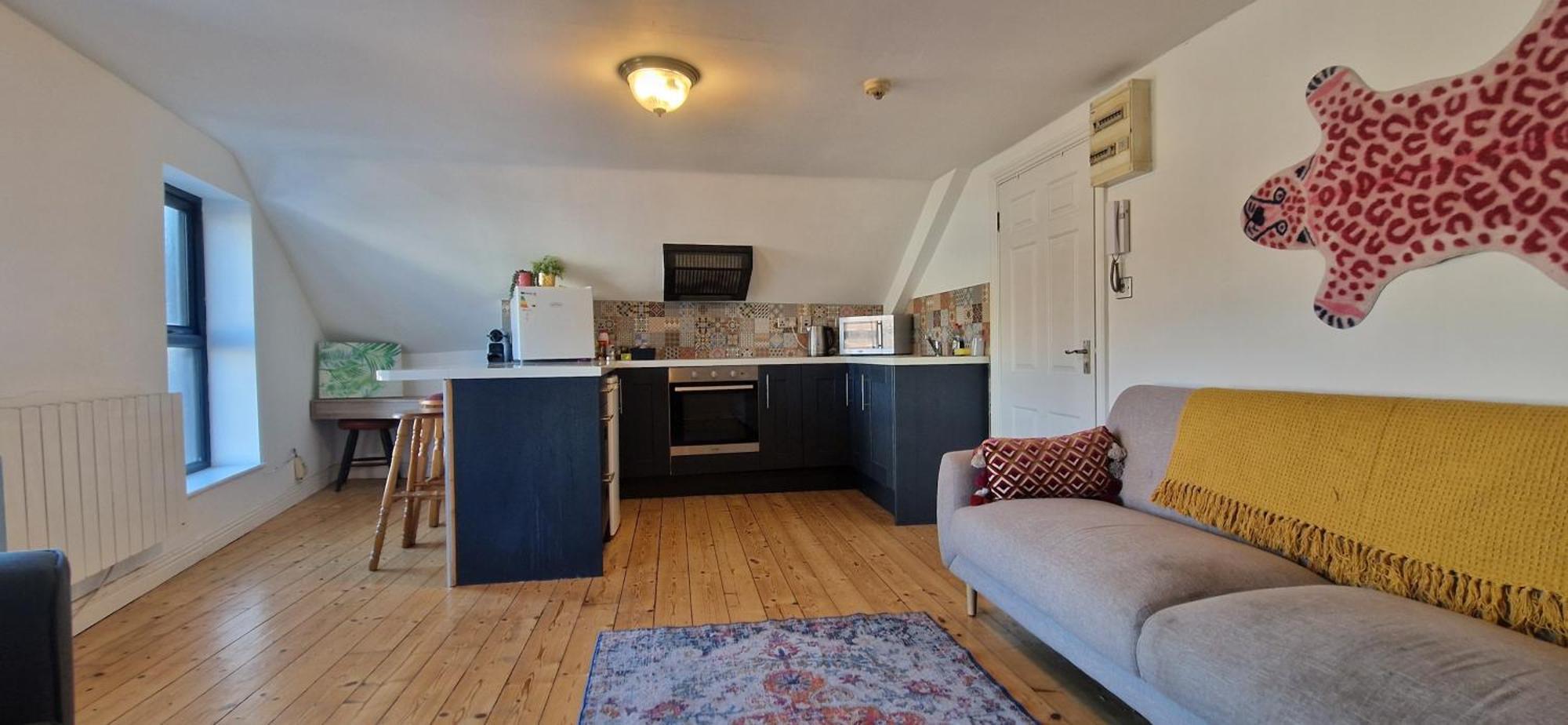 Spacious Riverside 2bd Mid - Above Bar&venue Apartment *