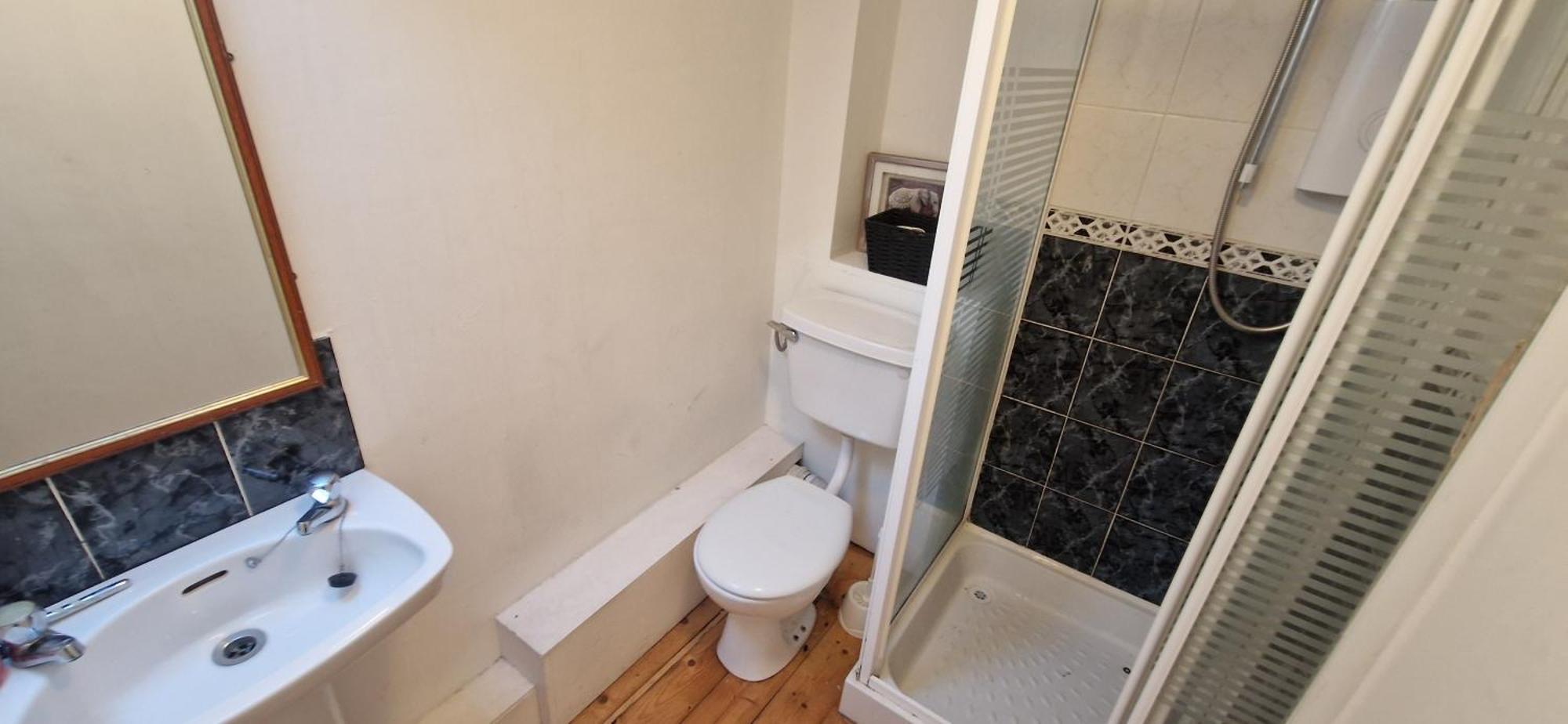 Apartment Spacious Riverside 2bd Mid - Above Bar&venue Cork