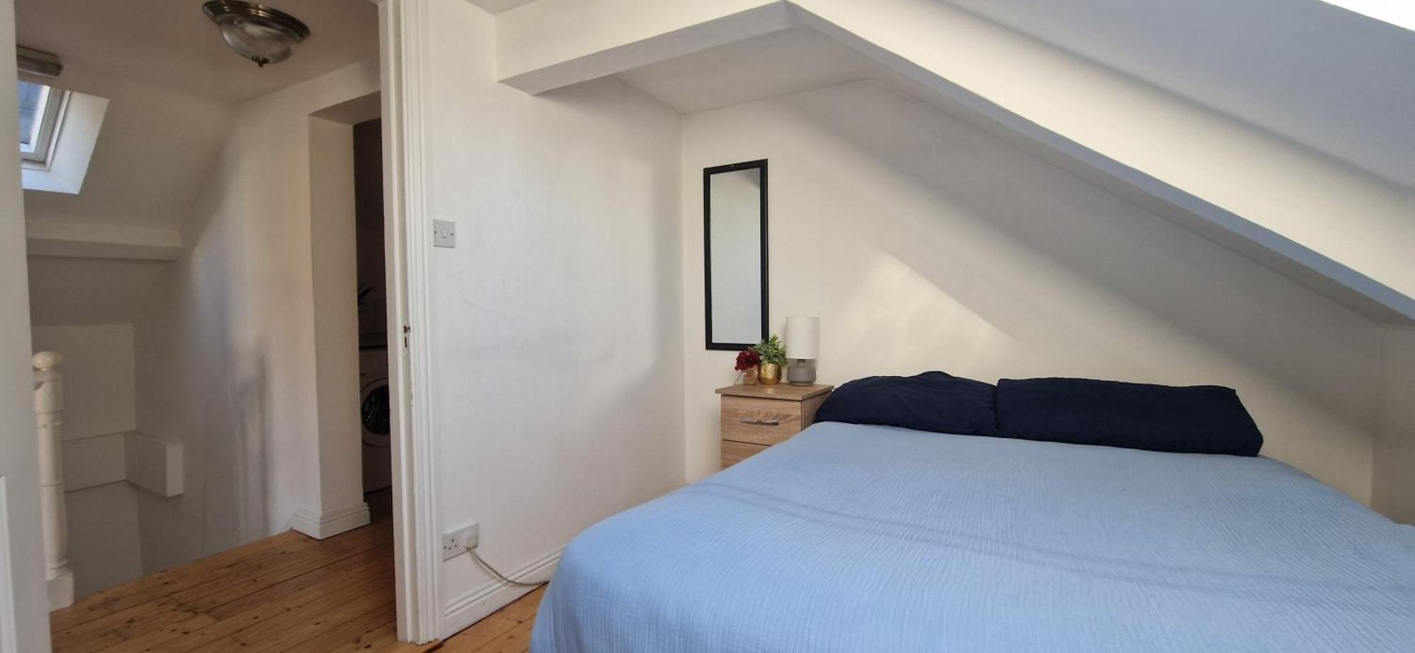 Spacious Riverside 2bd Mid - Above Bar&venue Apartment
