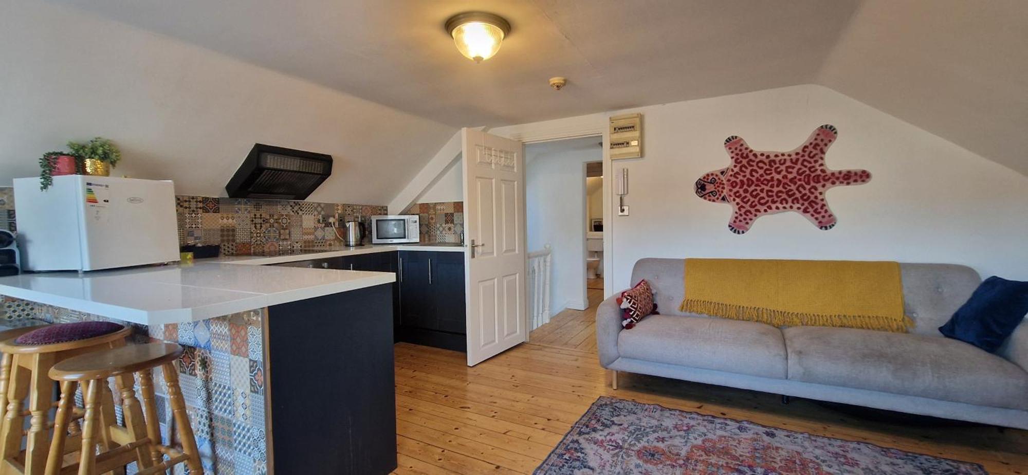 Apartment Spacious Riverside 2bd Mid - Above Bar&venue Cork