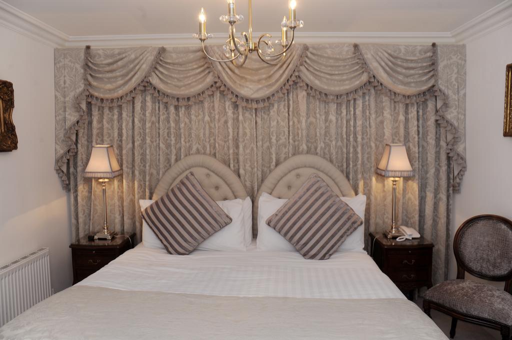 The Blarney Stone Guest house 4*