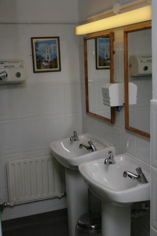 Kinlay House Hostel *