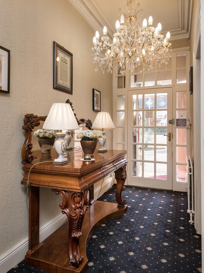 Bed & Breakfast Hazelton House