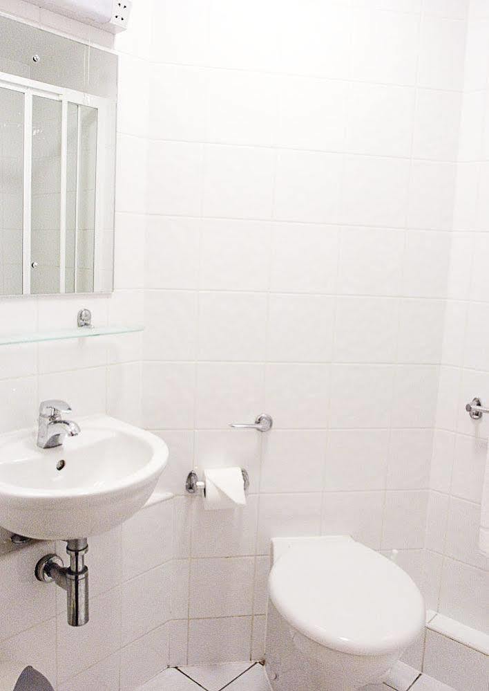 Hall Hotel 3*